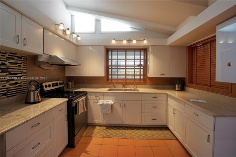 Casa en venta en Miami, Florida, 5 dormitorios, 308.62 m2 № 1712861 - foto 14