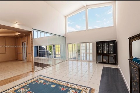 Casa en venta en Miami, Florida, 5 dormitorios, 308.62 m2 № 1712861 - foto 10