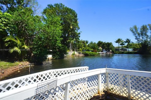 Casa en venta en Miami, Florida, 5 dormitorios, 308.62 m2 № 1712861 - foto 6