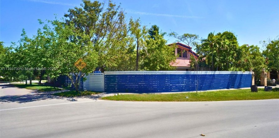 Дом в Майами, Флорида 5 спален, 308.62м2 № 1712861