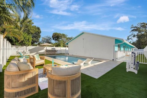 Villa ou maison à louer à Fort Lauderdale, Floride: 2 chambres, 245.26 m2 № 2350551 - photo 2