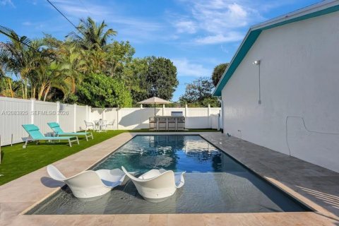 Villa ou maison à louer à Fort Lauderdale, Floride: 2 chambres, 245.26 m2 № 2350551 - photo 14