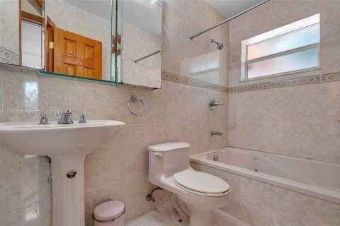 Villa ou maison à vendre à Hialeah, Floride: 3 chambres, 114.73 m2 № 2244732 - photo 23
