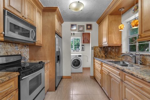 Villa ou maison à vendre à Hialeah, Floride: 3 chambres, 114.73 m2 № 2244732 - photo 5