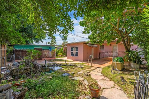 Villa ou maison à vendre à Hialeah, Floride: 3 chambres, 114.73 m2 № 2244732 - photo 3