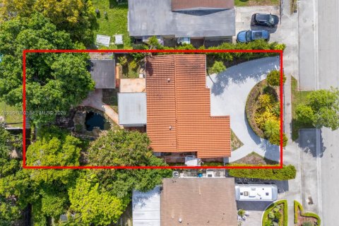Villa ou maison à vendre à Hialeah, Floride: 3 chambres, 114.73 m2 № 2244732 - photo 2