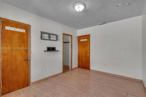 Villa ou maison à vendre à Hialeah, Floride: 3 chambres, 114.73 m2 № 2244732 - photo 27