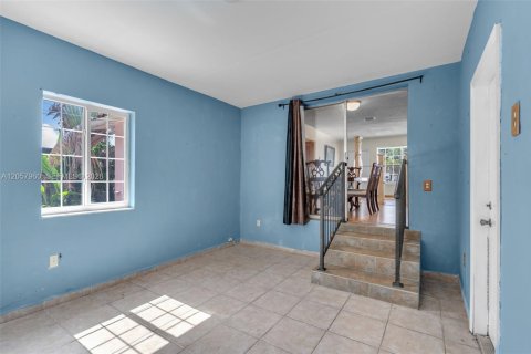 Villa ou maison à vendre à Hialeah, Floride: 3 chambres, 114.73 m2 № 2244732 - photo 15
