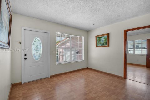 Villa ou maison à vendre à Hialeah, Floride: 3 chambres, 114.73 m2 № 2244732 - photo 8