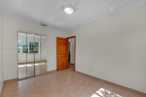 Villa ou maison à vendre à Hialeah, Floride: 3 chambres, 114.73 m2 № 2244732 - photo 19