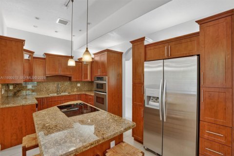 Купить виллу или дом в Майами, Флорида 5 спален, 277.41м2, № 2034530 - фото 13