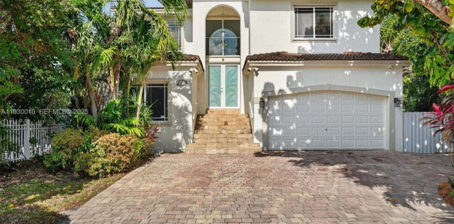 Дом в Майами, Флорида 5 спален, 277.41м2 № 2034530