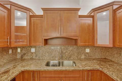 Купить виллу или дом в Майами, Флорида 5 спален, 277.41м2, № 2034530 - фото 15