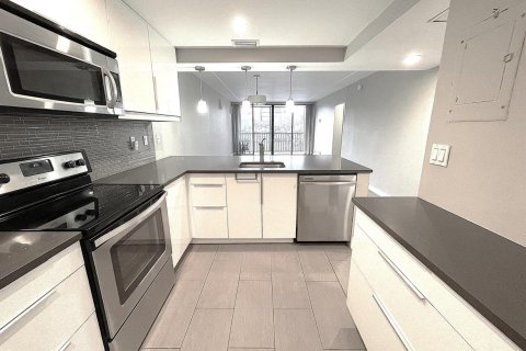 Купить кондоминиум в Бока-Ратон, Флорида 3 комнаты, 93.83м2, № 2083963 - фото 3