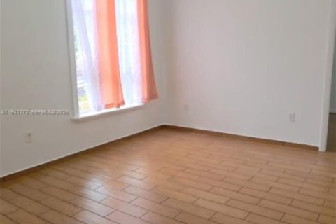 Condo in Hialeah, Florida, 2 bedrooms  № 2000435 - photo 3