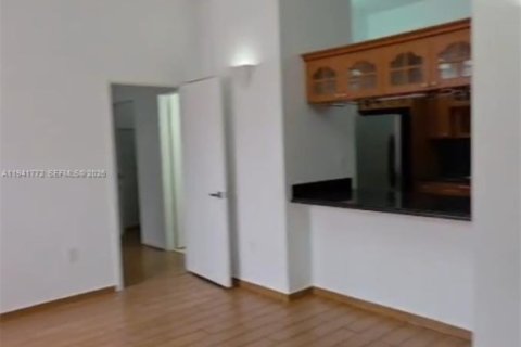 Condo in Hialeah, Florida, 2 bedrooms  № 2000435 - photo 4