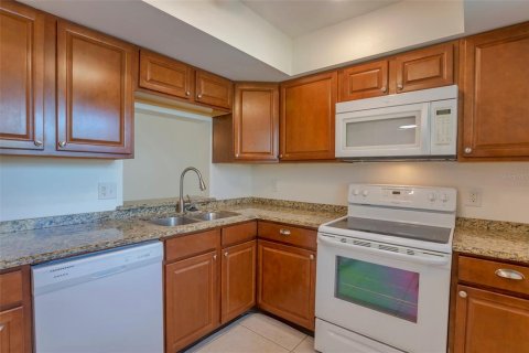 Condo in Largo, Florida, 2 bedrooms  № 1901362 - photo 11