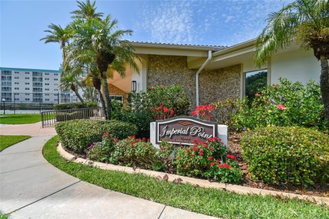 Condo in Largo, Florida, 2 bedrooms  № 1901362 - photo 30