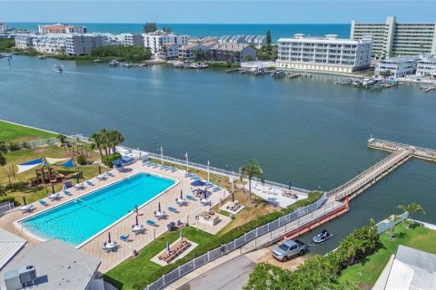 Condo in Largo, Florida, 2 bedrooms  № 1901362 - photo 24