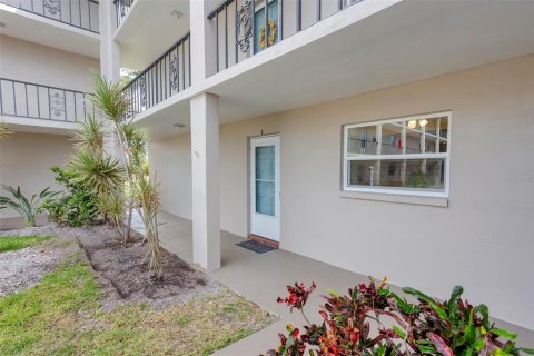 Condo in Largo, Florida, 2 bedrooms  № 1901362 - photo 2