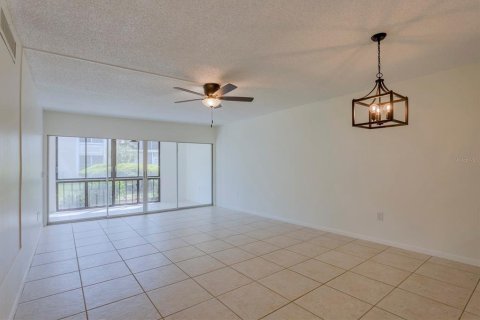 Condo in Largo, Florida, 2 bedrooms  № 1901362 - photo 3