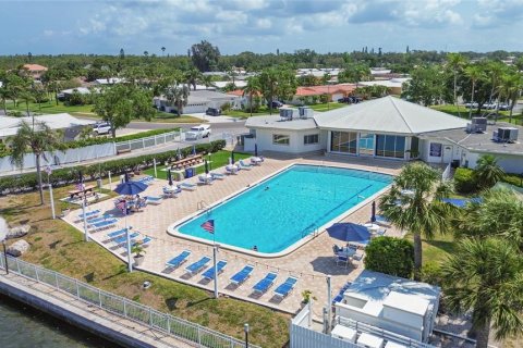 Condo in Largo, Florida, 2 bedrooms  № 1901362 - photo 17
