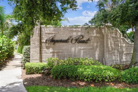 Condo in Largo, Florida, 2 bedrooms  № 1901362 - photo 1