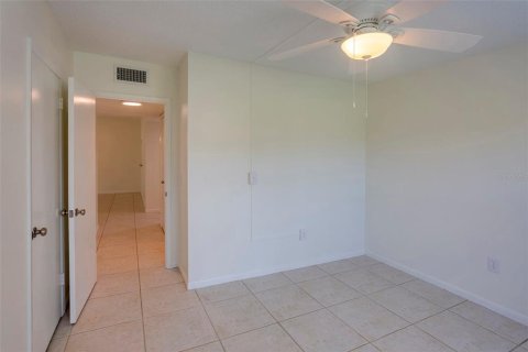 Condo in Largo, Florida, 2 bedrooms  № 1901362 - photo 13