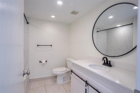 Condo in Largo, Florida, 2 bedrooms  № 1901362 - photo 12