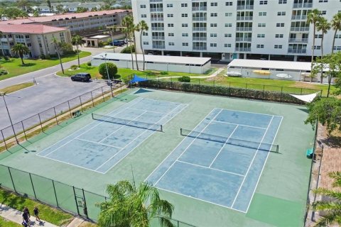 Condo in Largo, Florida, 2 bedrooms  № 1901362 - photo 22