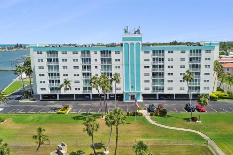 Condo in Largo, Florida, 2 bedrooms  № 1901362 - photo 28