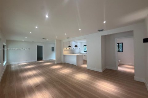 House in Miami Shores, Florida 3 bedrooms, 146.88 sq.m. № 1872242 - photo 18
