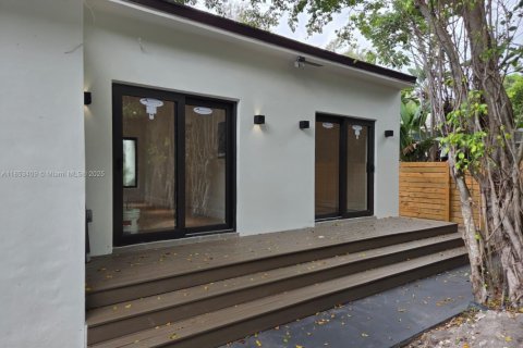 House in Miami Shores, Florida 3 bedrooms, 146.88 sq.m. № 1872242 - photo 3