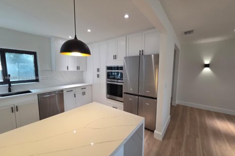 House in Miami Shores, Florida 3 bedrooms, 146.88 sq.m. № 1872242 - photo 29