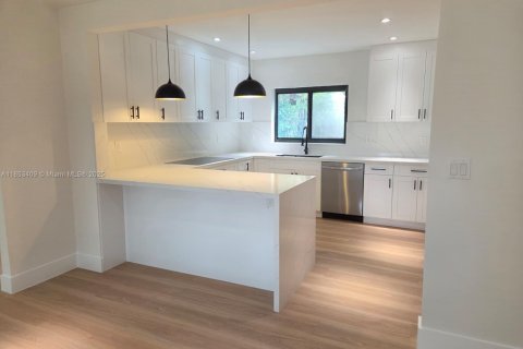 House in Miami Shores, Florida 3 bedrooms, 146.88 sq.m. № 1872242 - photo 30