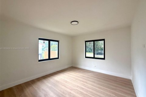 House in Miami Shores, Florida 3 bedrooms, 146.88 sq.m. № 1872242 - photo 6