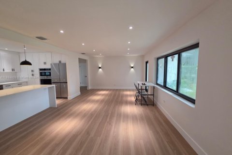 House in Miami Shores, Florida 3 bedrooms, 146.88 sq.m. № 1872242 - photo 25