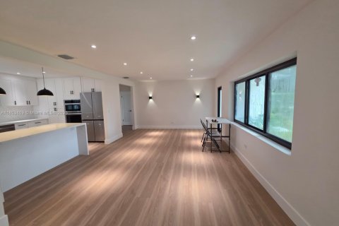 House in Miami Shores, Florida 3 bedrooms, 146.88 sq.m. № 1872242 - photo 4