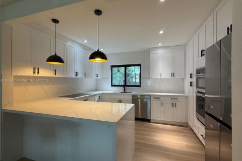 House in Miami Shores, Florida 3 bedrooms, 146.88 sq.m. № 1872242 - photo 8