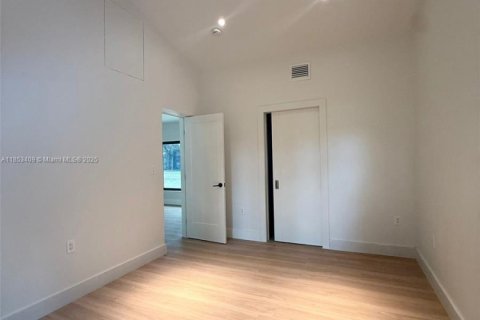 House in Miami Shores, Florida 3 bedrooms, 146.88 sq.m. № 1872242 - photo 14