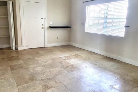 Condominio en alquiler en Miami Beach, Florida, 2 dormitorios, 87.7 m2 № 1924806 - foto 2