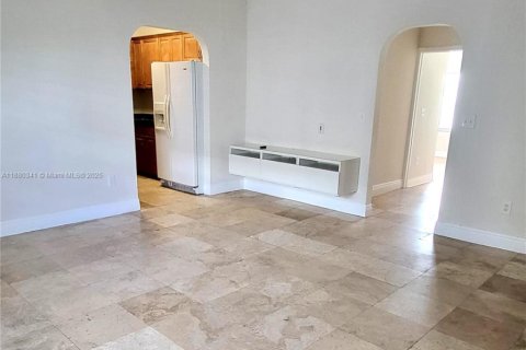 Condominio en alquiler en Miami Beach, Florida, 2 dormitorios, 87.7 m2 № 1924806 - foto 3