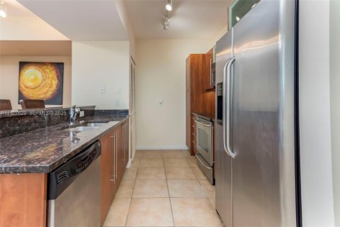 Снять в аренду кондоминиум в Майами, Флорида 1 спальня, 85.47м2, № 1988103 - фото 2