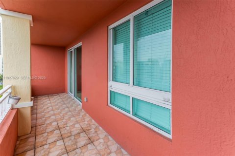 Снять в аренду кондоминиум в Майами, Флорида 1 спальня, 85.47м2, № 1988103 - фото 15