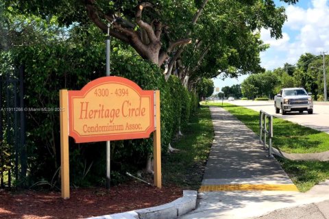 Condominio en alquiler en Deerfield Beach, Florida, 2 dormitorios, 88.26 m2 № 1967241 - foto 1