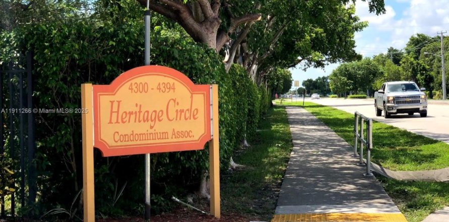 Condominio en Deerfield Beach, Florida, 2 dormitorios  № 1967241