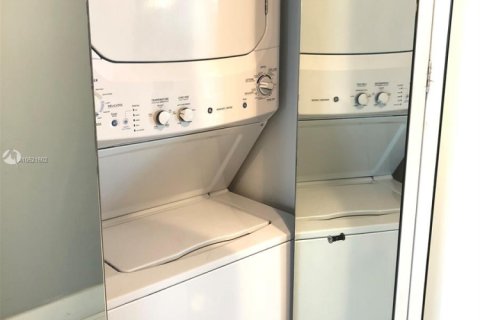 Снять в аренду кондоминиум в Халландейл-Бич, Флорида 2 спальни, № 1961659 - фото 19