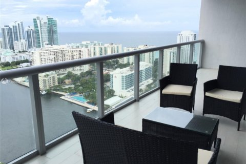 Снять в аренду кондоминиум в Халландейл-Бич, Флорида 2 спальни, № 1961659 - фото 2