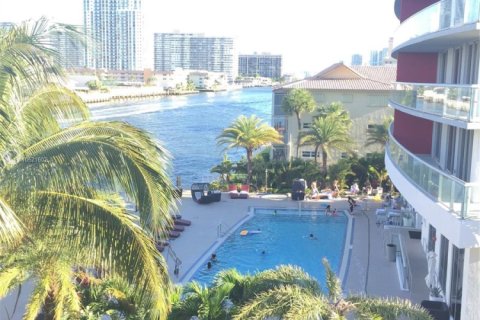 Снять в аренду кондоминиум в Халландейл-Бич, Флорида 2 спальни, № 1961659 - фото 3