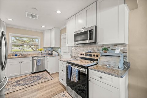 Casa en venta en Ocklawaha, Florida, 3 dormitorios, 194.17 m2 № 1914600 - foto 20